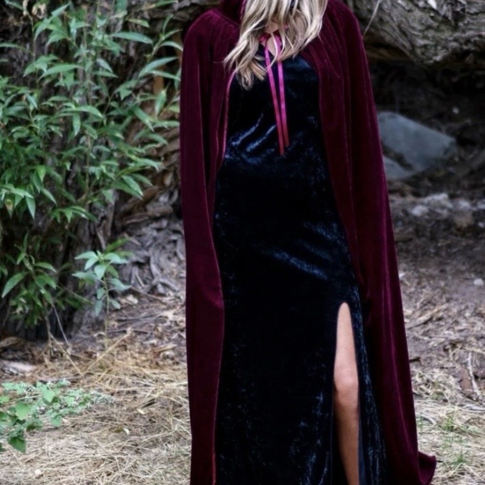 Elegant Burgundy Velvet Cape for Women Costume